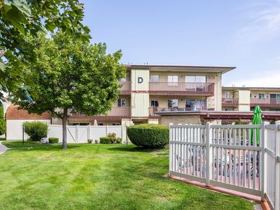 650 N Oakley St APT D105