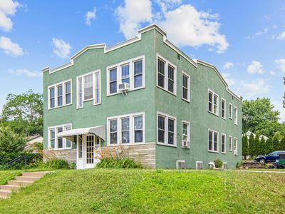 1221 29th Ave NE