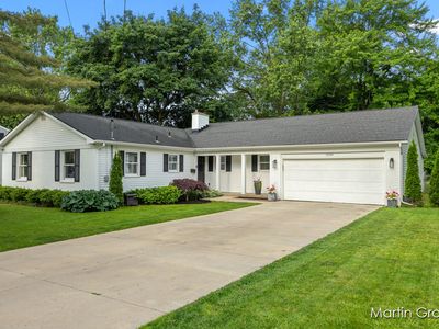 2243 Cambridge Dr SE