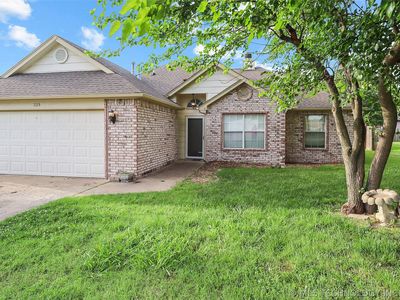 Property at 1115 W Beech St, Skiatook, OK