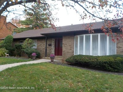 6 Hunt Ln