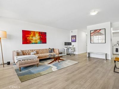 969 Hilgard Ave APT 907