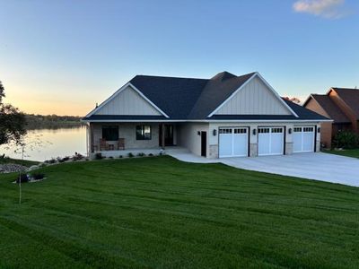 660 E Lake Cowdry Rd NW