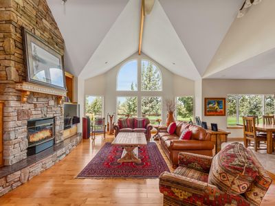 1953 Kingfisher Cir