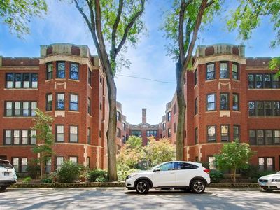 1427 W Elmdale Ave APT 2B