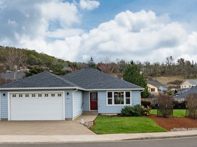 1887 NE Sunset Loop Dr