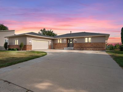 1556 Crestview Dr
