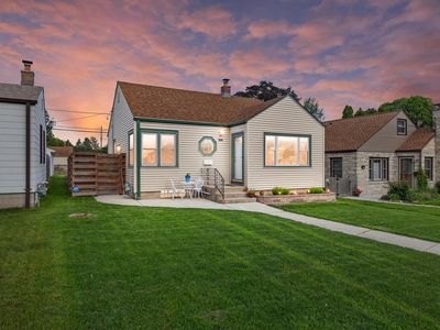 3663 South Whitnall AVENUE