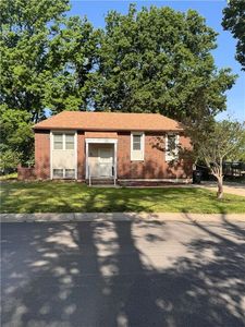 Property at 1021 NW Canterbury Rd, Blue Springs, MO