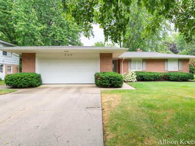 340 Worcester Dr NE