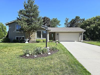 N111W16302 Catskill LANE
