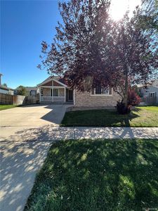 2604 S Dunkirk Court