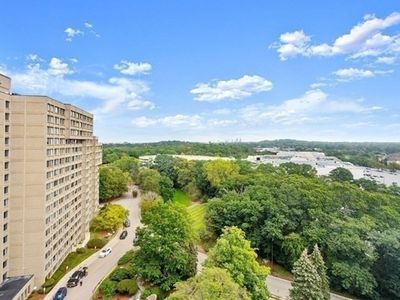 250 Hammond Pond Pkwy APT 812S