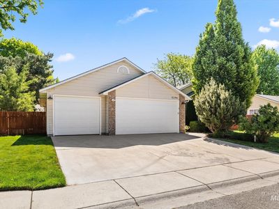 5246 N Hertford Way