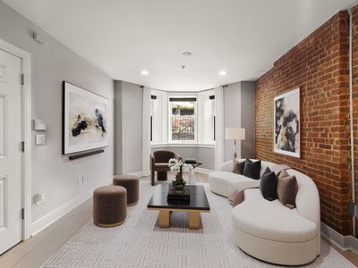 1030 Hudson St APT 1