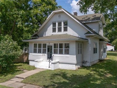 216 W 4th St