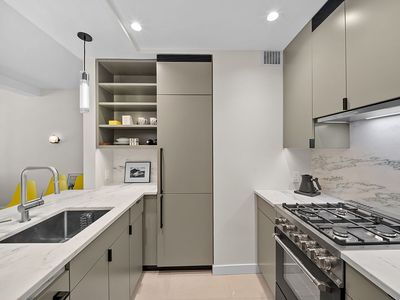 470 W 24th St APT 2G