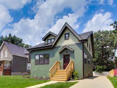 1632 W 100th Pl