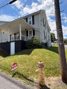 104 Pine St