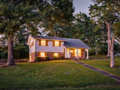 Property at 5601 Crestview Dr, Adamsville, AL
