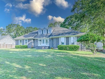 1437 Shoreline Dr.