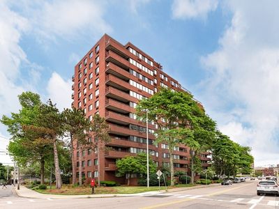 77 Adams St UNIT 402