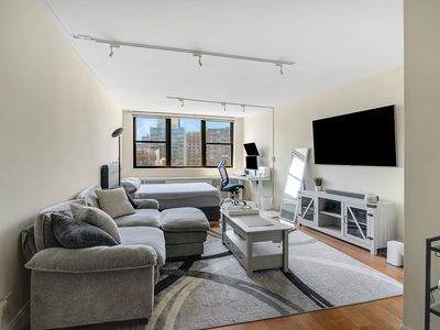 225 E 36th St APT 17E