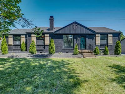 2700 Lakeland Dr