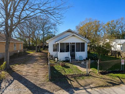 817 Handy Ave