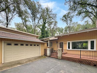 23164 Broadmoor Ct