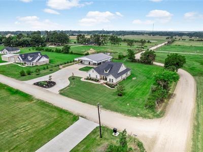 914 Axis Ln