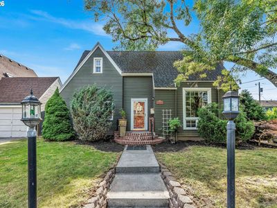532 SE Peacock Ln