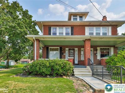 594 W Emaus Ave