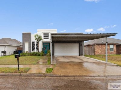 717 Alexandria Ave