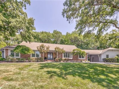 9853 Rosewood Dr