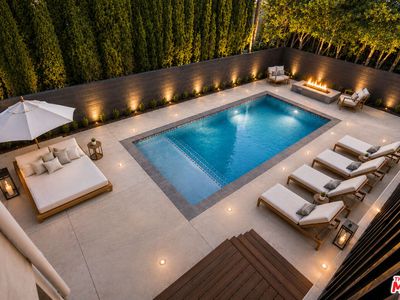 12518 W Sunset Blvd