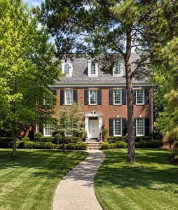 133 W Greenbriar Ln