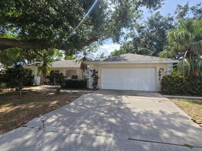 5697 Country Lakes Dr