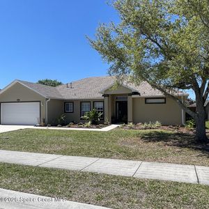 2028 Gloria Cir NE