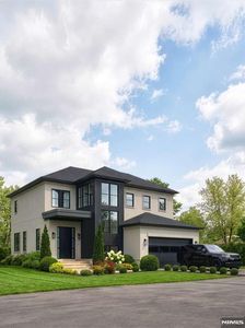 12 Colonial Road
