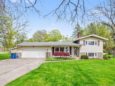 Property at 408 Cherokee Dr, Fremont, MI