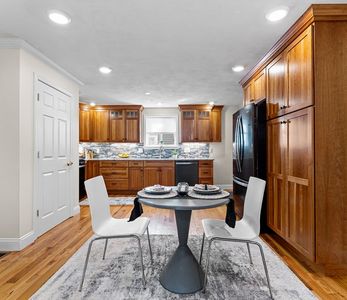 24 Glen St #1