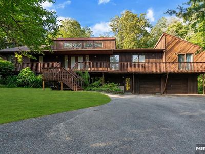 3 Bluefield Ct