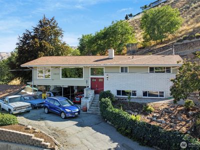 1617 Carson Lane