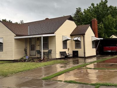 1023 W McCormick Ave