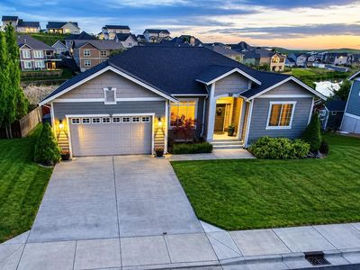 2325 NW Valley View Dr