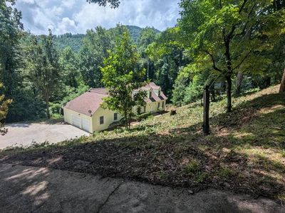 829 N Country Club Dr
