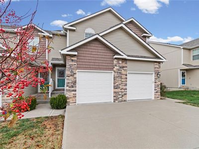 Property at 221 N Pointe Ln, Raymore, MO