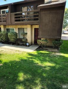 Property at 6016 Auburn St APT D, Bakersfield, CA