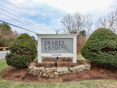 49 Drakes Landing